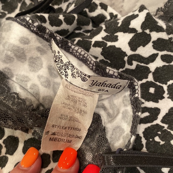 Bundle of Spaghetti strap tanks - Picture 6 of 9